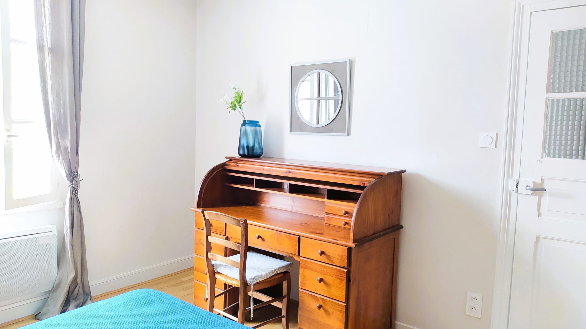 Bureau secrétaire ancien pour télétravailler