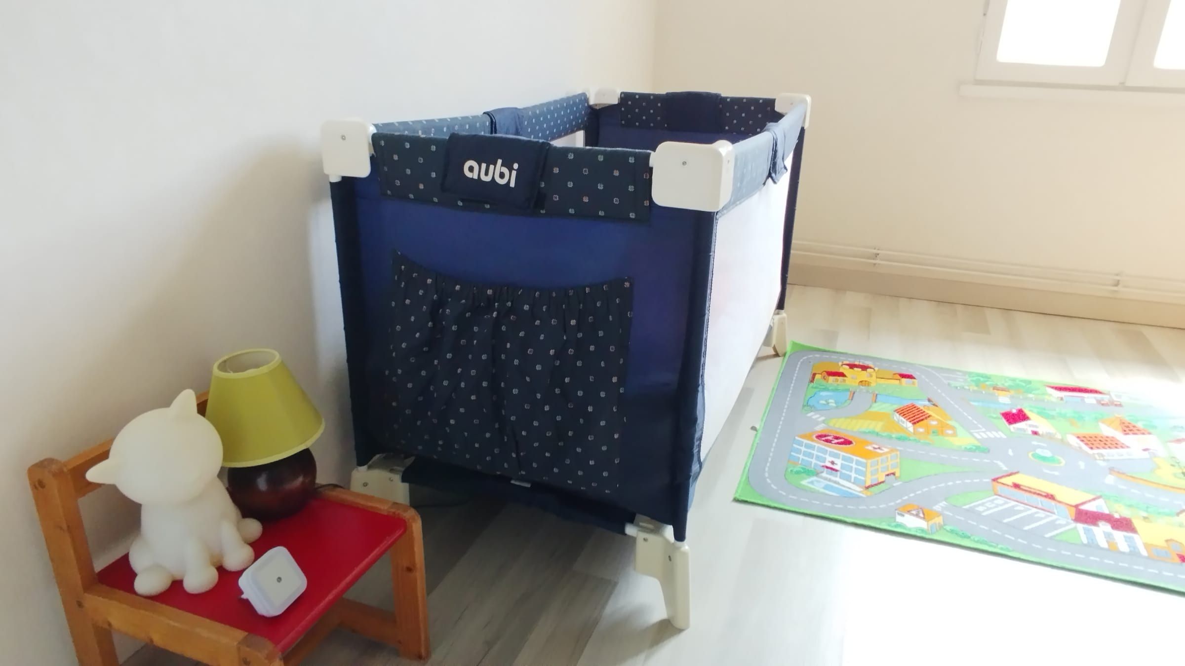 Lit parapluie pour bébé et tapis de jeu